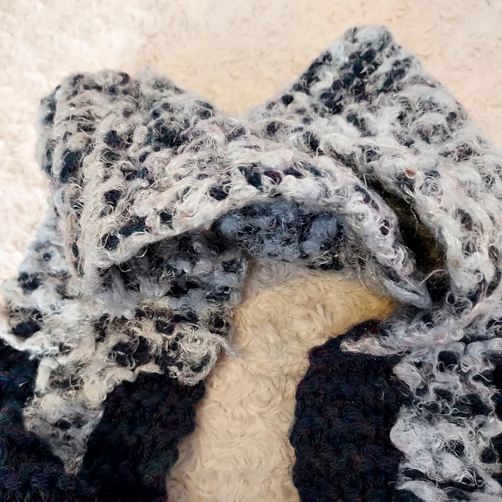 Warm Cozy Chunky Hand Knit Blue & White Marbled Colorblock scarf 78
